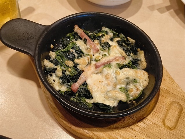 ほうれん草とベーコンのチーズ焼き
