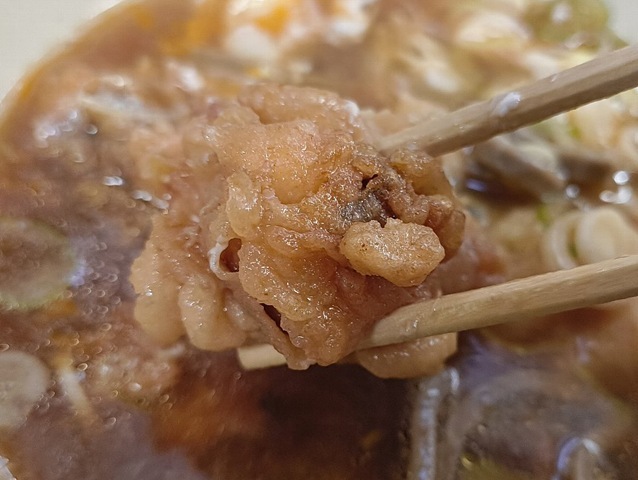 ゲソ天を食べる