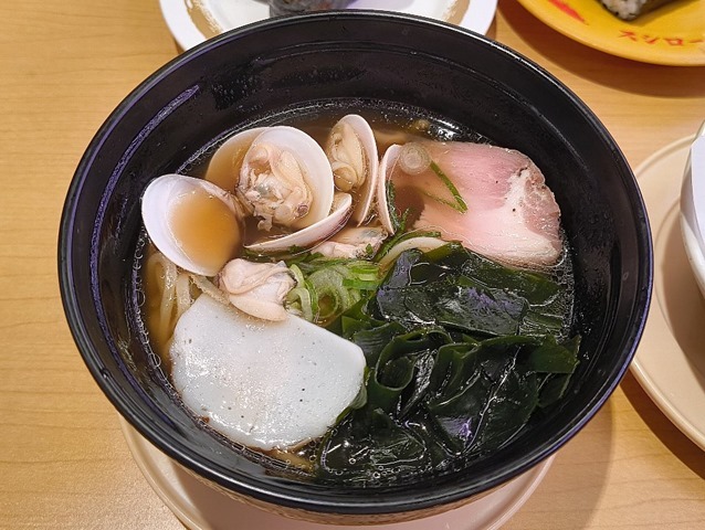 蛤醤油ラーメン（むぎとオリーブ監修）