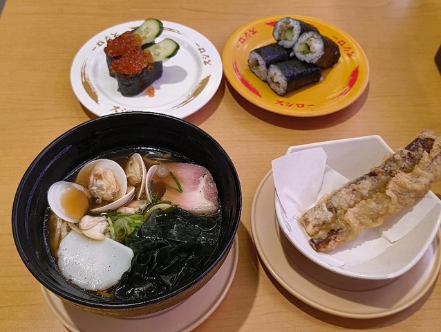 蛤醤油ラーメンとサイドのいくらと穴きゅうとごぼう天ぷら