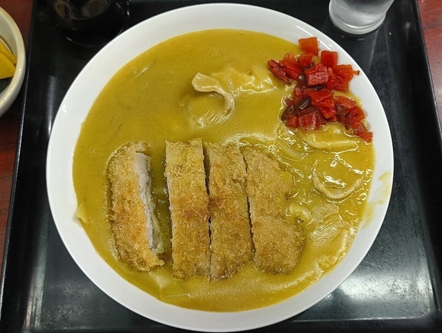『東嶋屋』でTVインタビューを受けた。ても、世界一うまい蕎麦屋の「カツカレー」と「おしんこ盛り合わせ」と「ビ―ル」は、うますぎるぐらいにうまい「カツカレー」と「おしんこ盛り合わせ」と「ビ―ル」なのだよ（笑）。（東嶋屋：竜泉一丁目）