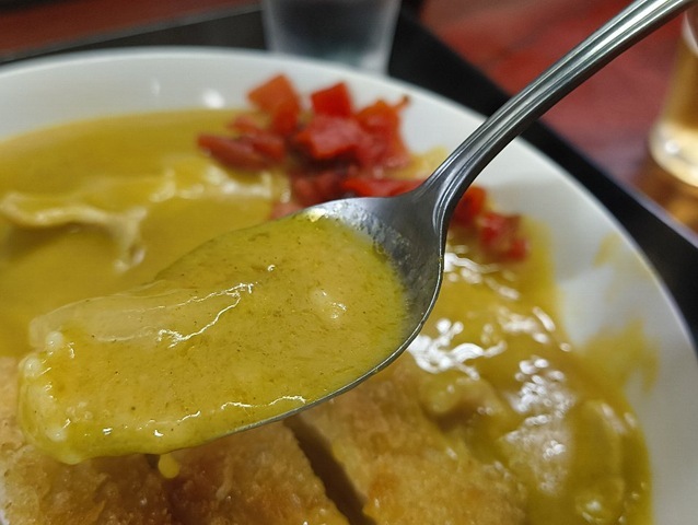 カツカレー（ご飯半分）