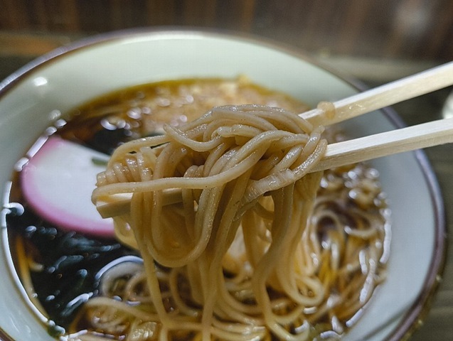 蕎麦を手繰る
