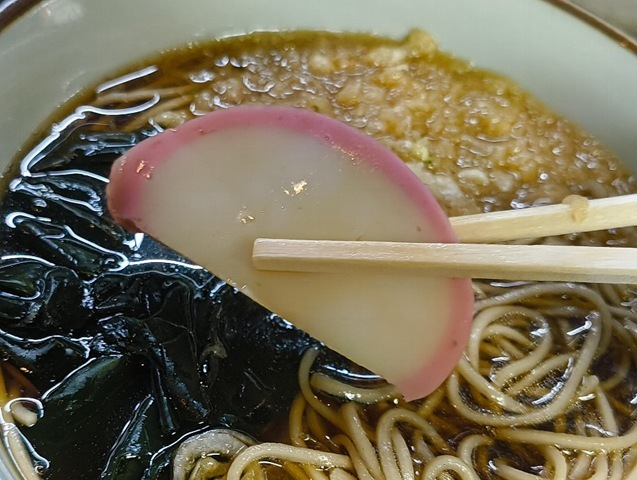 かばぼこを食べる