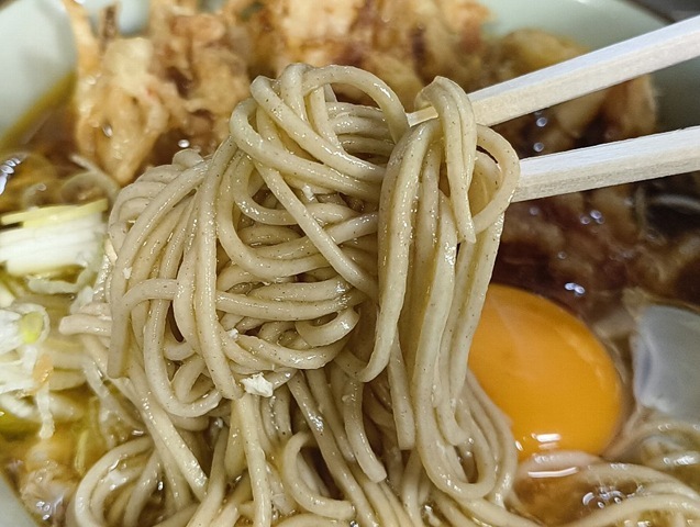 蕎麦を手繰る