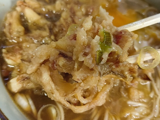 かき揚げを食べる