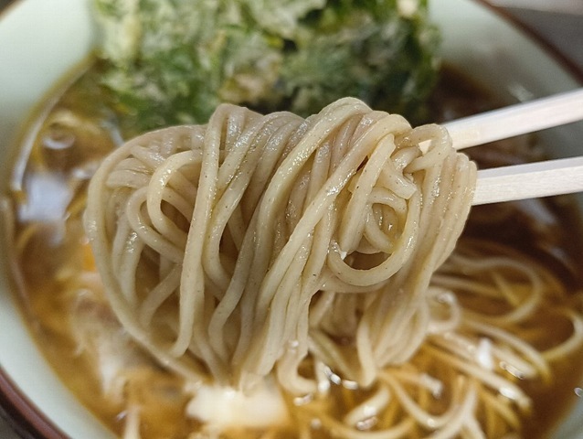 蕎麦を手繰る