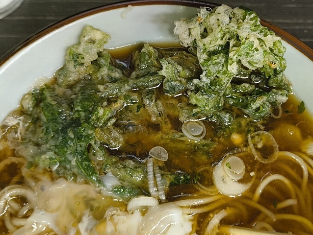 春菊天を汁に沈める