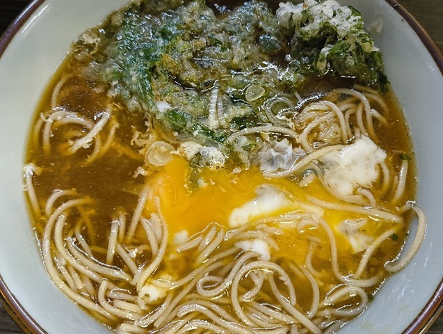 生たまごを崩す