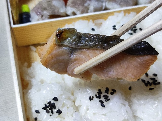 シウマイ弁当の鮭の塩焼きバージョン