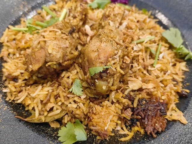 手羽元が2本、おこげ