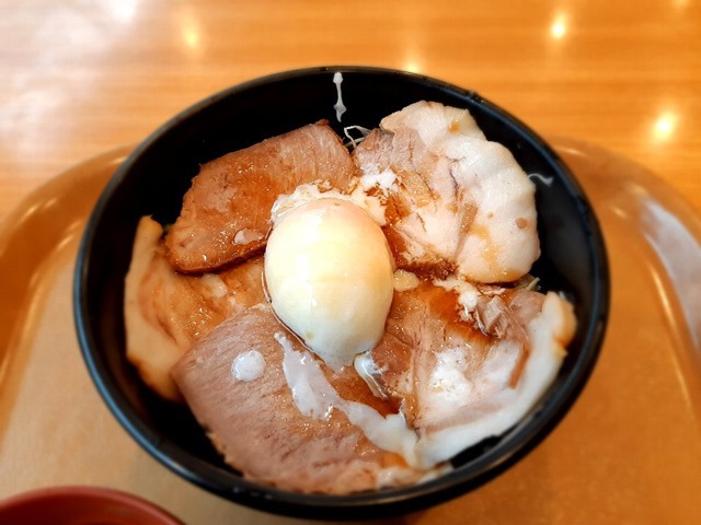 焼き豚丼という名の日本式チャーシュー丼