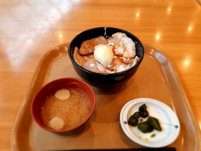 焼き豚丼という名の日本式チャーシュー丼