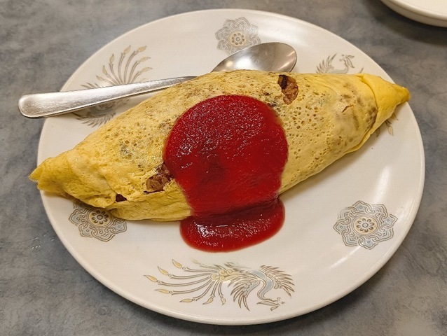 「中華料理 ぼたん」の「オムライス」と「麻婆豆腐」と「枝豆」で一献。今日は病気も明けで「町中華」の「オムライス」（炭水化物）で吞もうと云うのだ。我ながらなんという大胆な選択なんだろうと惚れ惚れするのだよ（笑）。あー酒が呑めてありがとうなのだ（笑）。（中華料理 ぼたん：浅草一丁目）