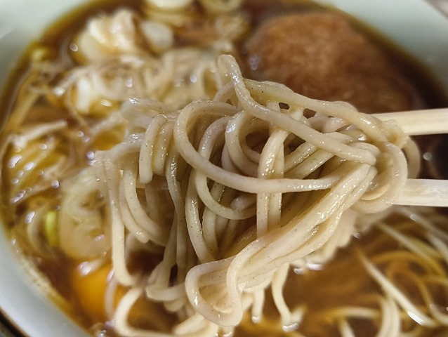 蕎麦を手繰る