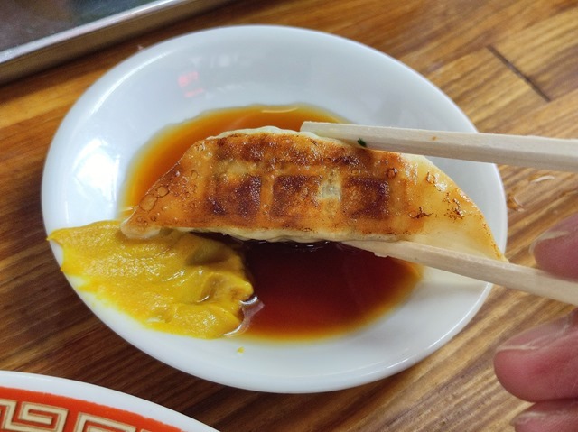 餃子を食う