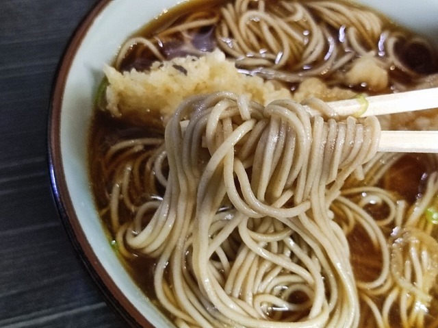 蕎麦を手繰る