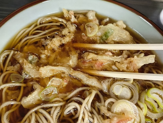 かき揚げを汁に沈めるのだ
