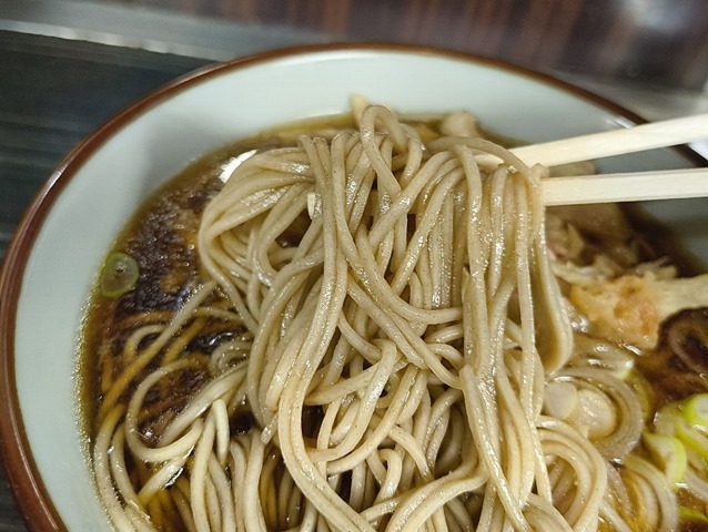 蕎麦を手繰る