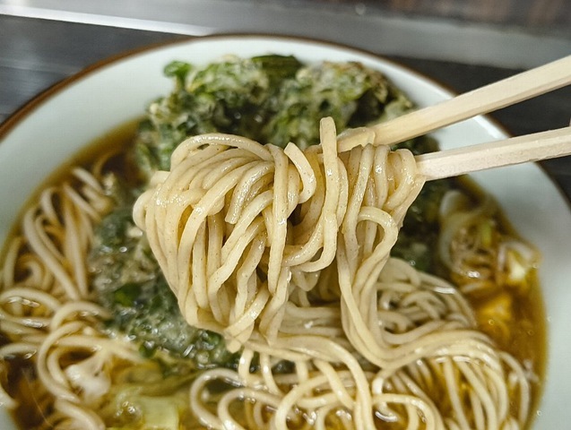 蕎麦を手繰る