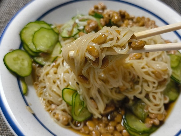 そうめんを手繰る
