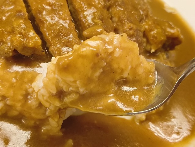 ライスカレーを食べる