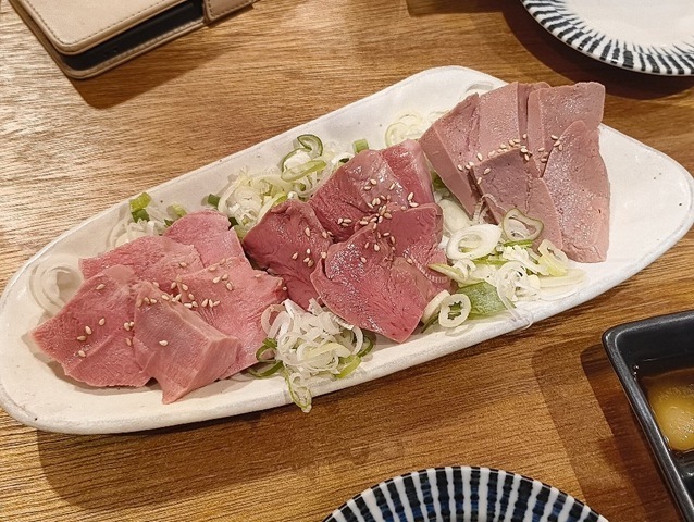 刺し三点盛り（れば・たん・はつ）