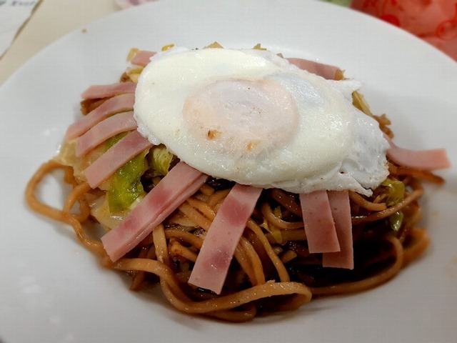 石田屋やきそばの野菜・ハム・玉子