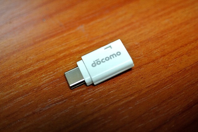 ドコモ純正品_microUSB変換アダプタ_B_to_C_01