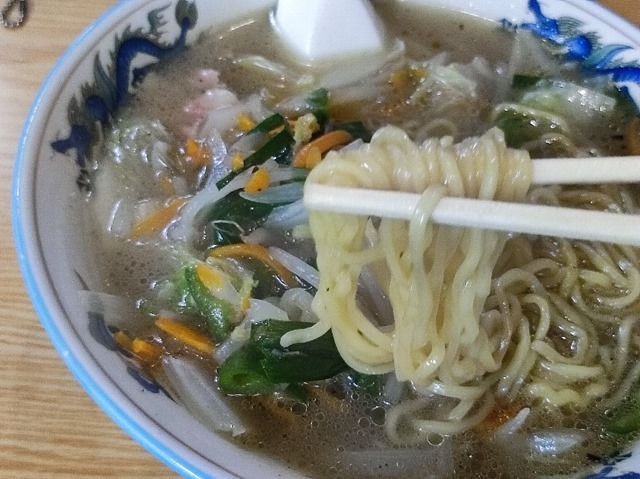 麺はふにゃふにゃ