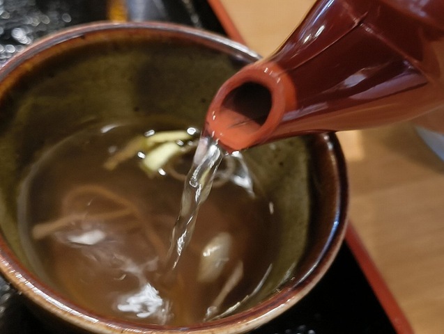 蕎麦湯を呑む