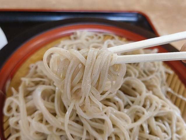 蕎麦を手繰るのだよ
