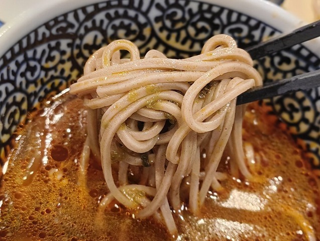 温汁に蕎麦をつけて手繰ってみる