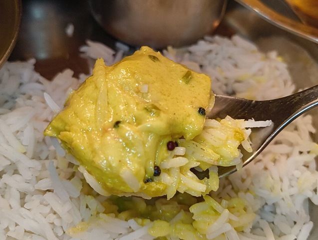 カレイを食べる