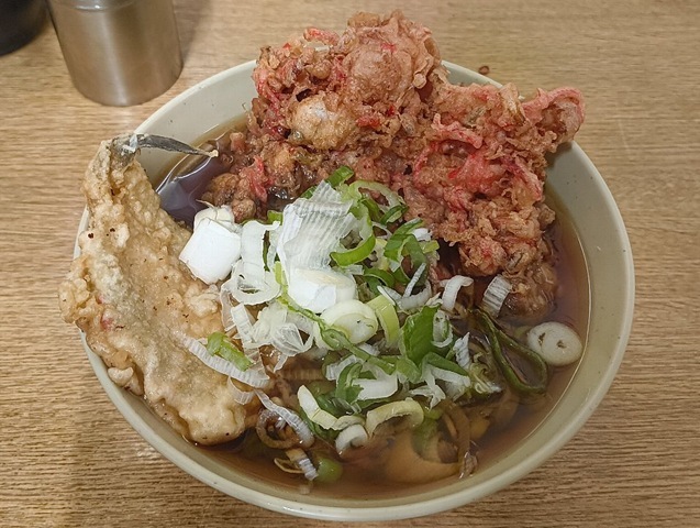 JKBとハゼ天で太そば（小盛）