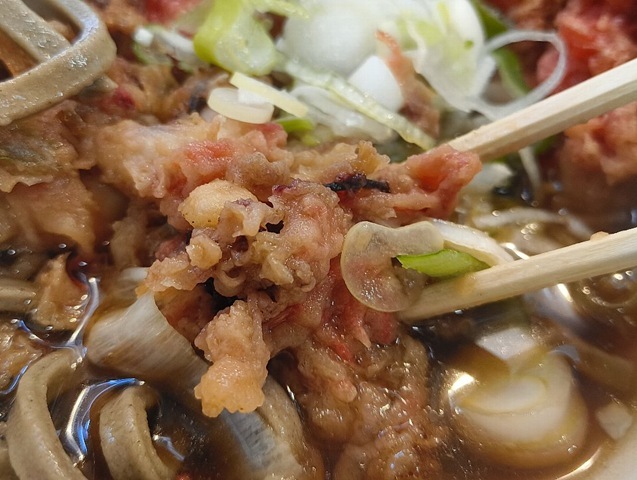 JKB特有の「ゲソ」と「紅生姜」が織りなす、あのお好み焼きのような一体感が抜群なのである