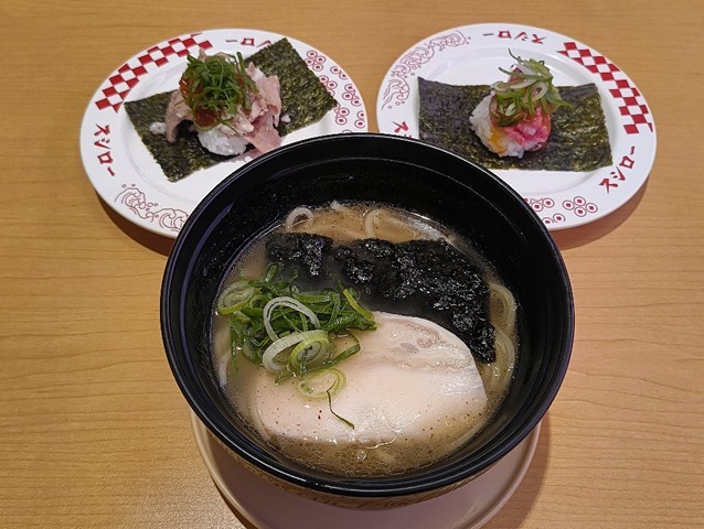 鶏塩らーめんと馬刺しねぎとろ包みと宮崎産黒豚包み