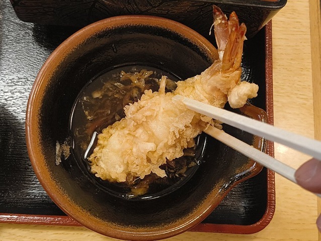 海老天を食べる