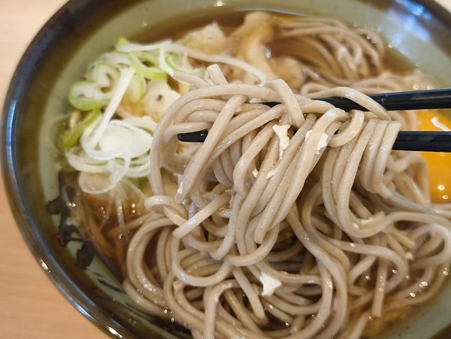 蕎麦を手繰る
