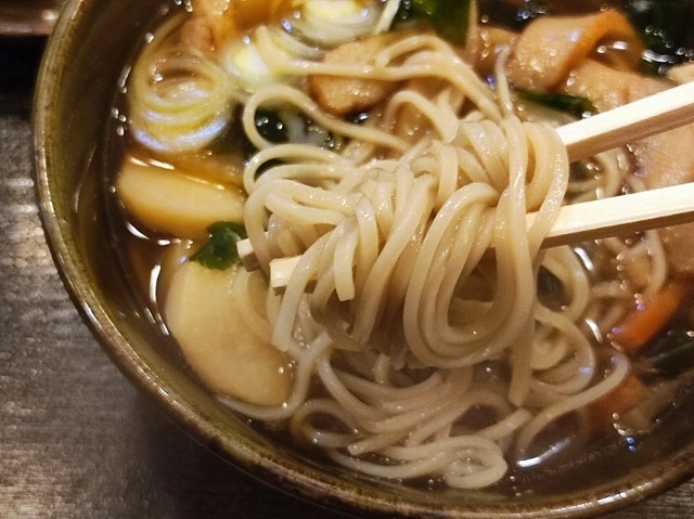 蕎麦を手繰る