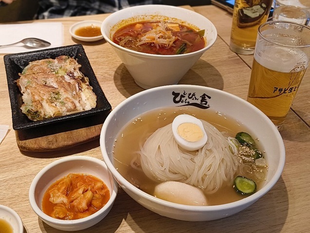 盛岡冷麺（大盛・辛味別）とユッケジャン辛温麺それにねぎにらチヂミとマルエフ
