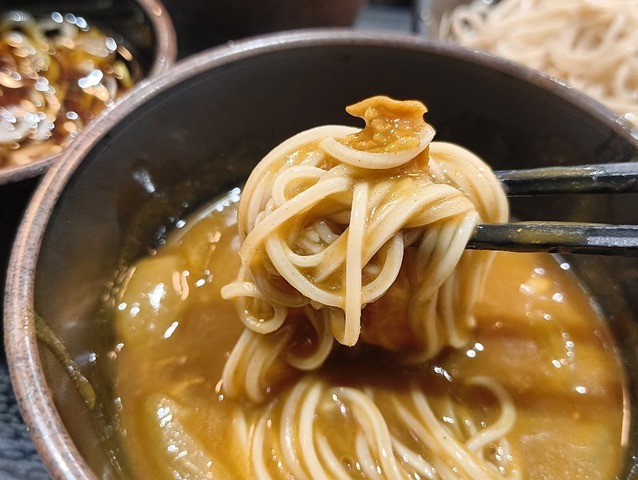 カレーで蕎麦を食べる