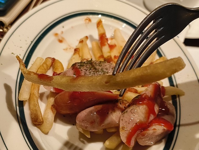 フライドポテトも食べたのだよ