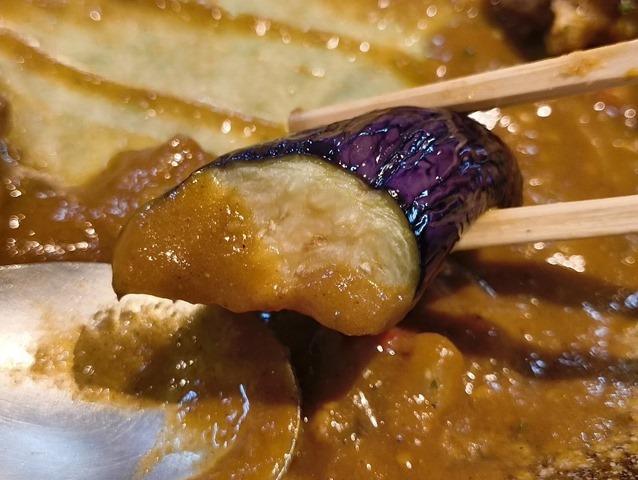 茄子も食べる、最高だ！