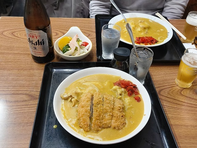 カツカレー（ご飯半分）とライスカレー