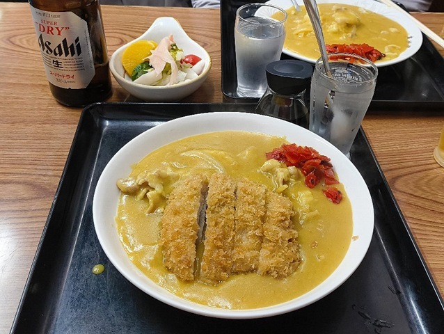 カツカレー（ご飯半分）とライスカレー