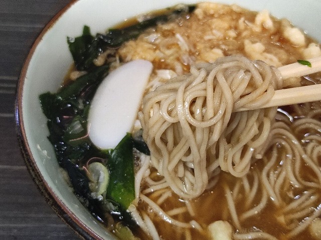 蕎麦を手繰る