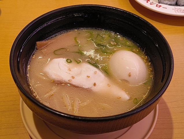 スシロー 鯛白湯ラーメン煮玉子付