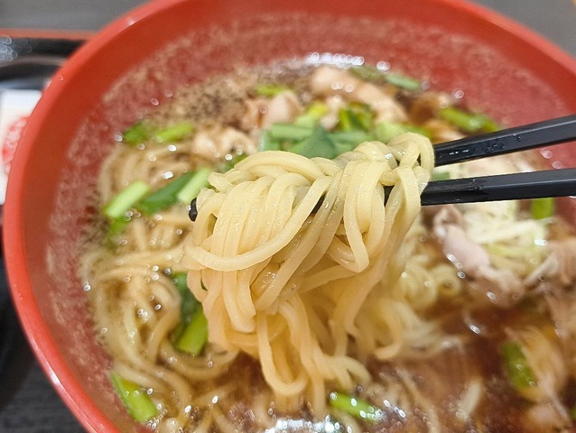 中華そばを手繰る