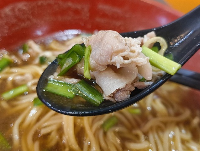 具材をンゲで掬うと感嘆に食べられる